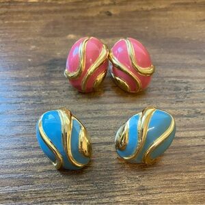 Set of 2 pairs of oval shaped gold tone with blue/pink color earrings